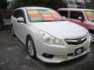 2011 SUBARU LEGACY (Pearl White) <br>Mileage: 61,279 mi.